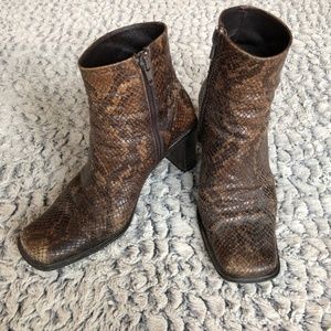 Via Spiga Embossed Snakeskin Brown Ankle Boots 5.5